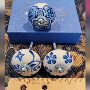 Hand painted Ceramic drawer pulls. Set of 3.. Blue.. New. Very Pretty